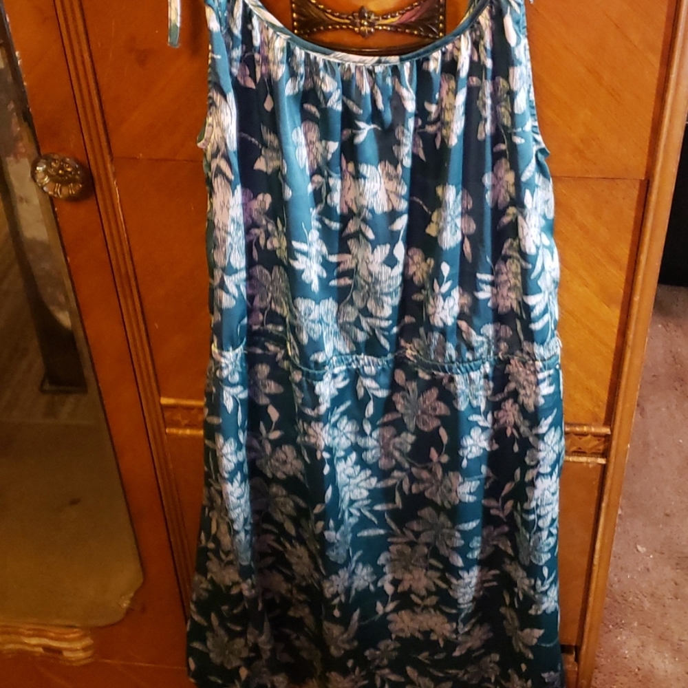 Dress - Picture 4 of 4